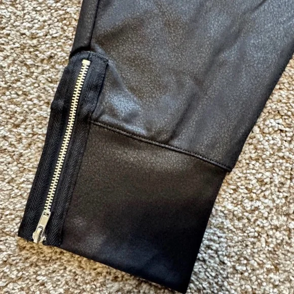 Standing Tree Black Joggers with zippers at the ankle
NWT
Never worn. - Picture 2 of 5